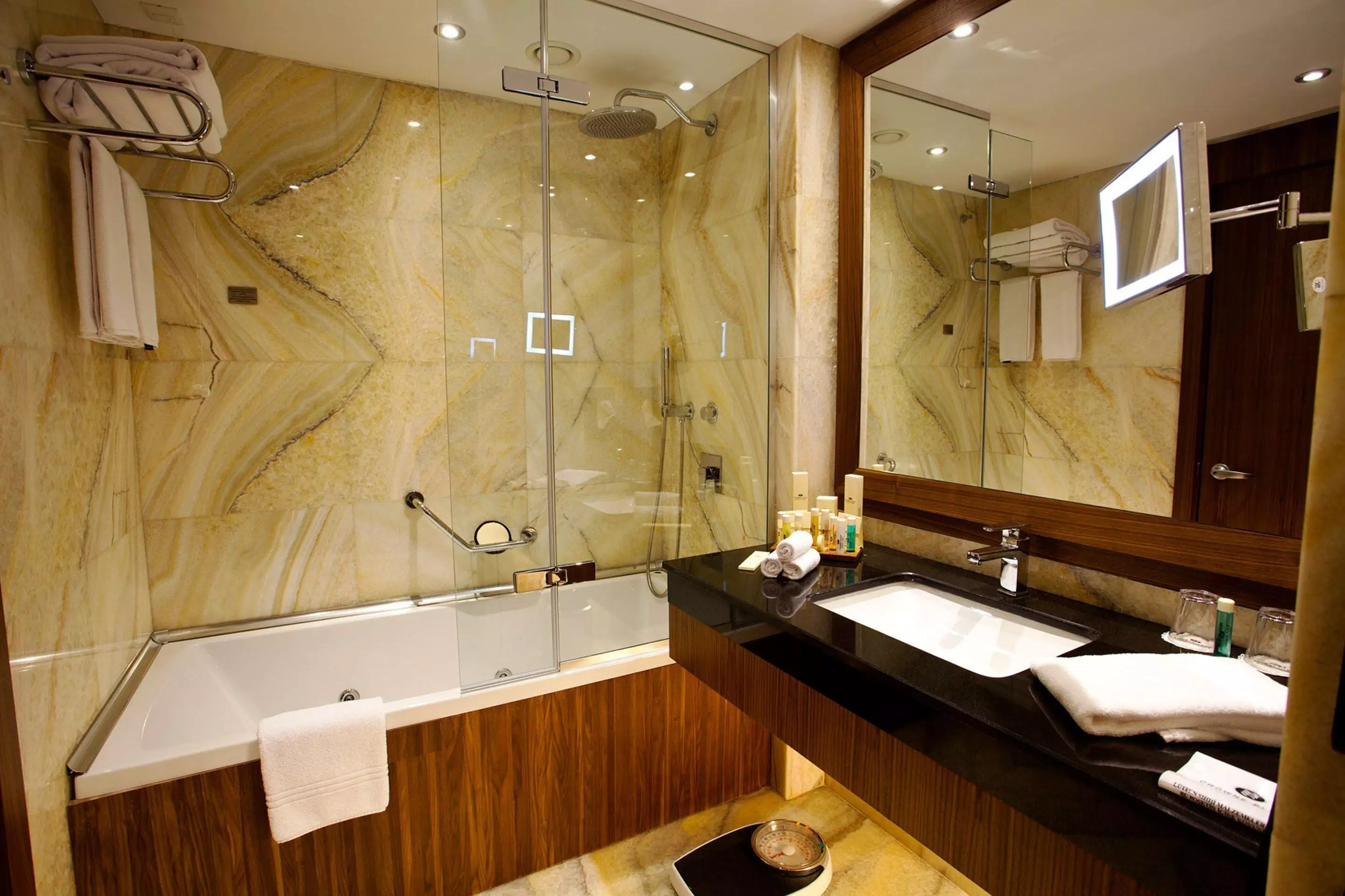 کراون پلازا هاربیه (Crowne Plaza Harbiye)
