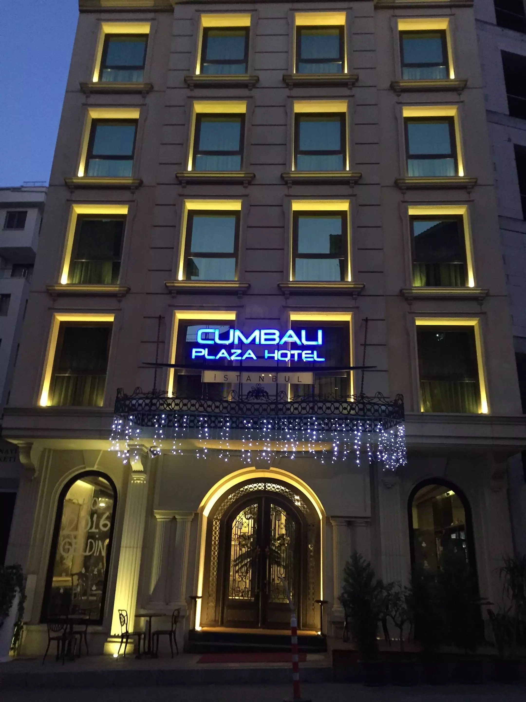 جومبالی پلازا (Cumbali Plaza)