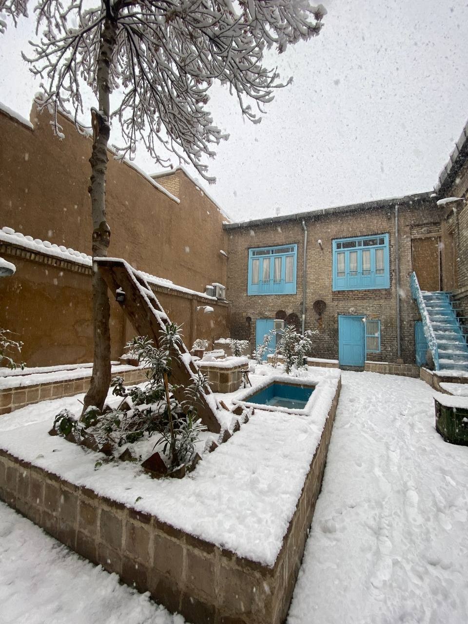 آشتی کنان