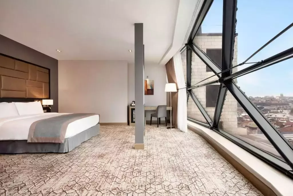 ویندهام گرند (Wyndham Grand)
